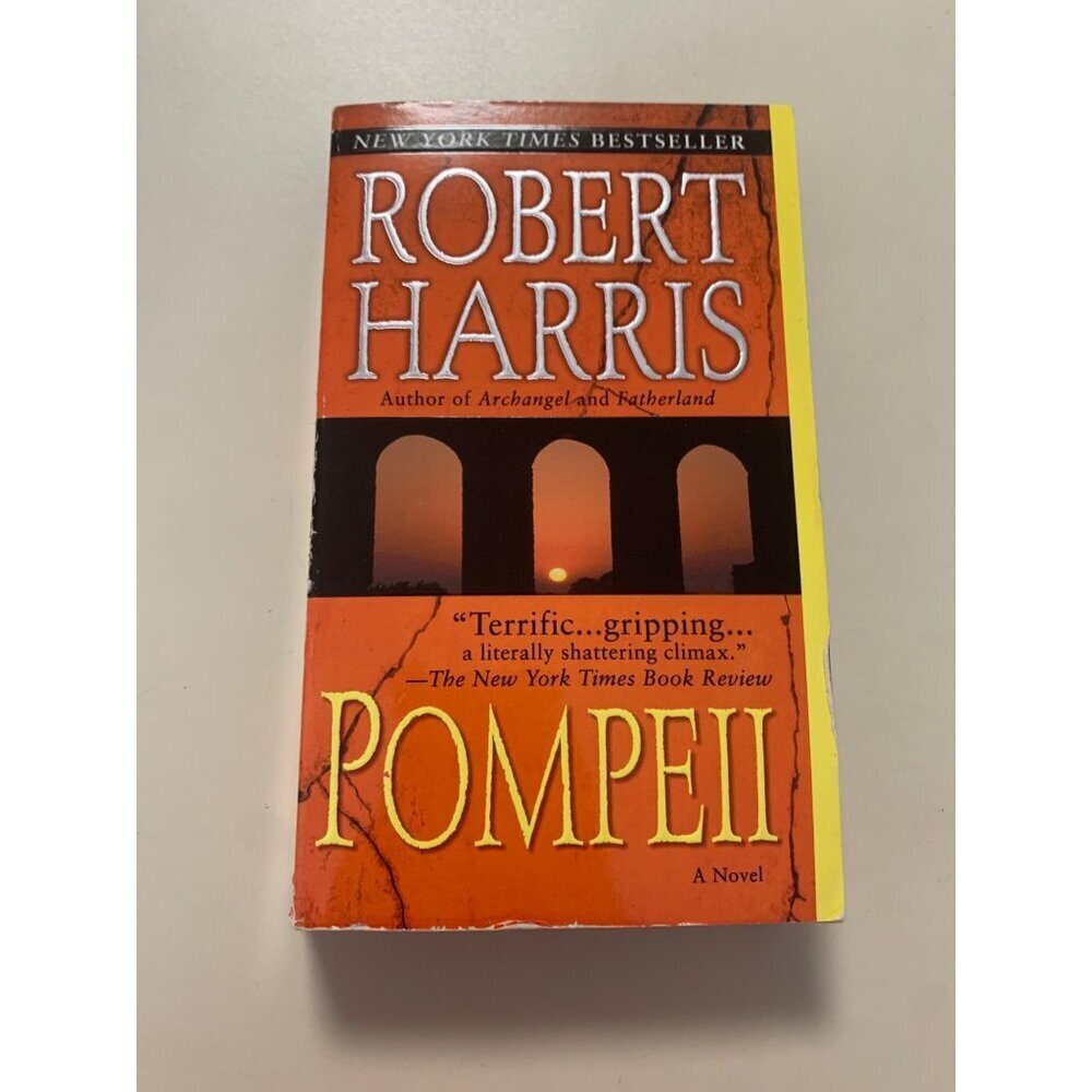 Pompeii by Robert Harris Paperback Book LS5